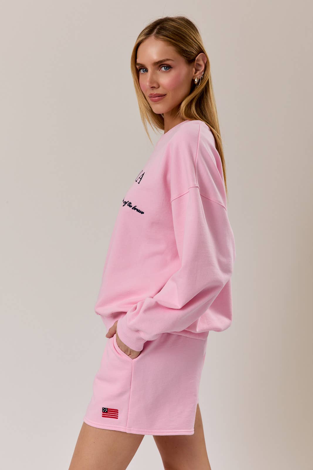 USA GRAPHIC EMBO SWEATSHIRT AND SHORTS