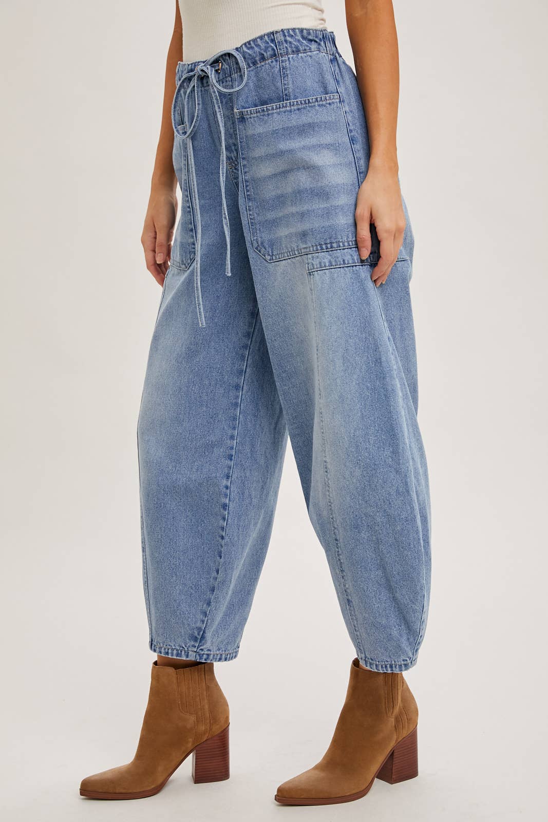 DENIM MID-WAIST DRAWSTRINGS BARREL JEANS