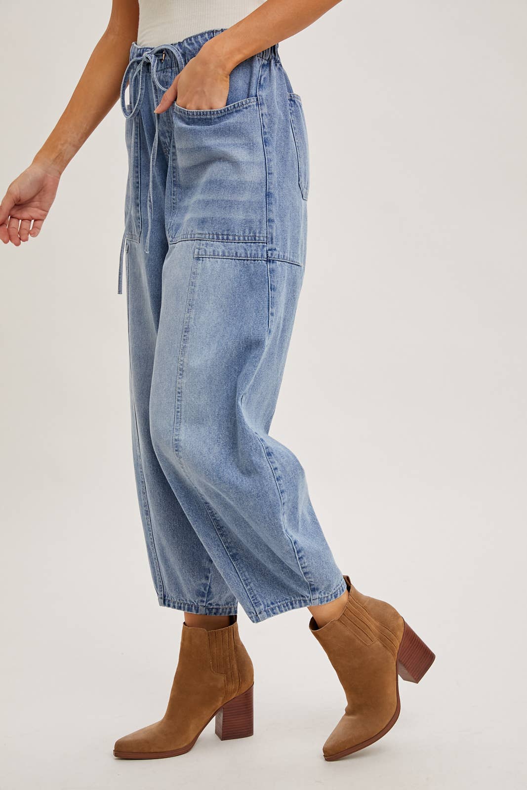 DENIM MID-WAIST DRAWSTRINGS BARREL JEANS