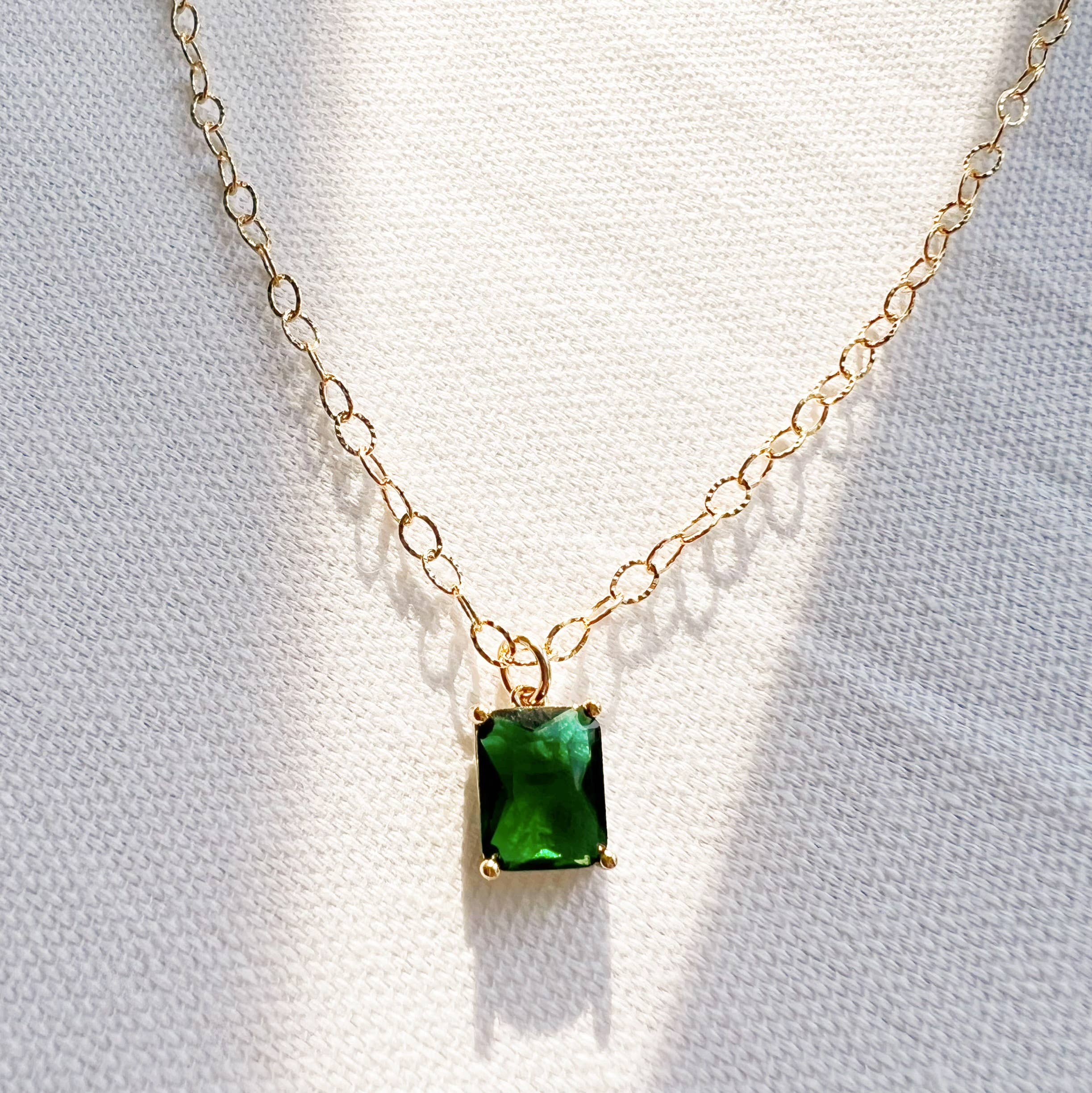 Èire Emerald Green Pendant Necklace Gold Filled